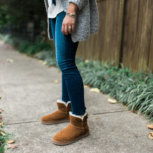 How to wear a blanket scarf on Glitter & Gingham, Koolaburra by UGG, Lou & Grey Cardigan, How to tie a blanket scarf