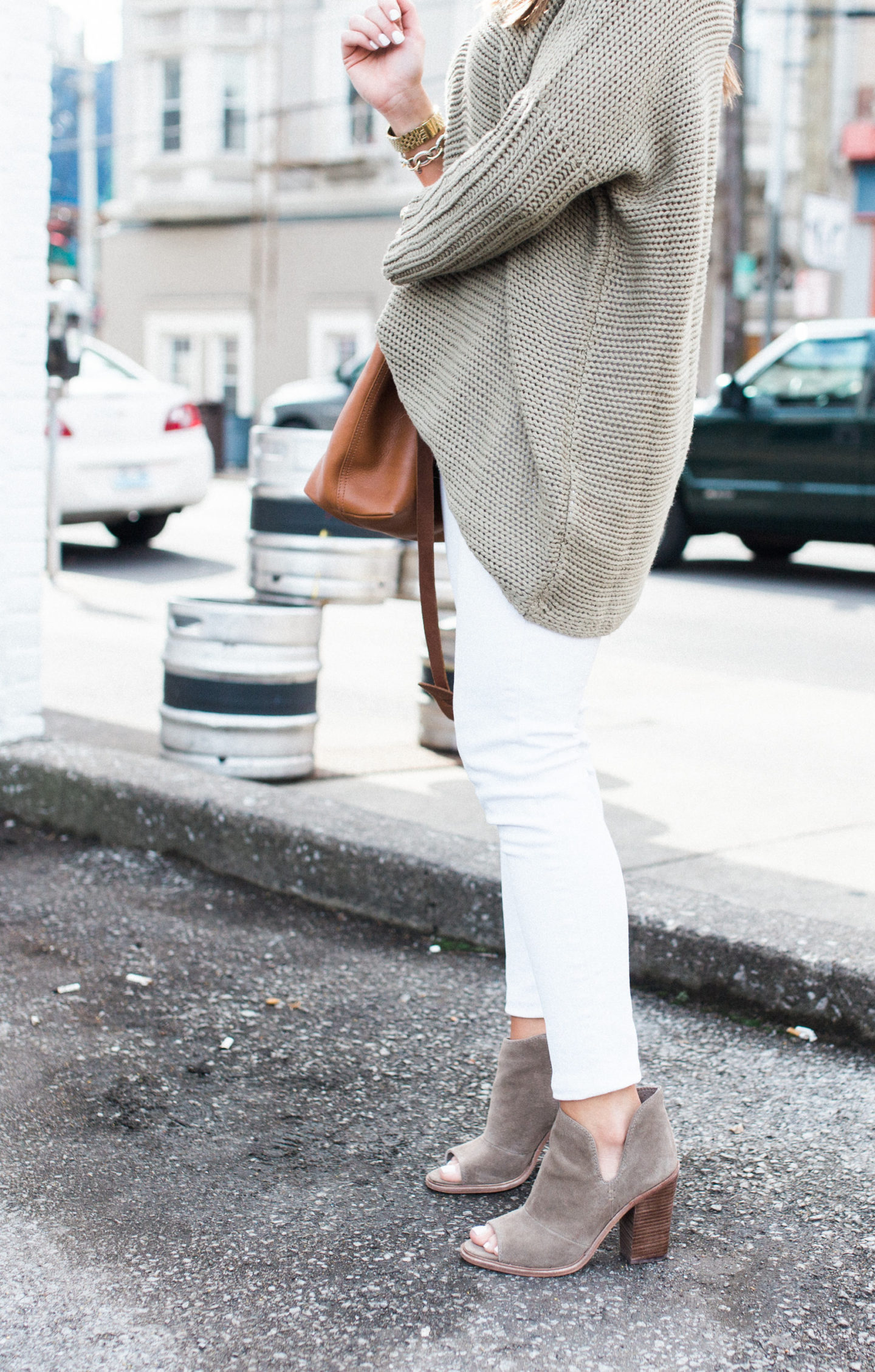 how to wear white jeans all year long - Glitter & Gingham
