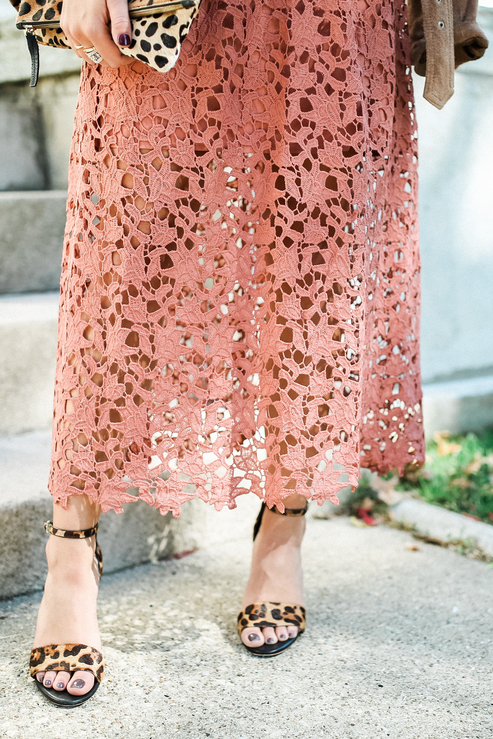 Fall Wedding Outfit Idea / Lace Midi Dress 