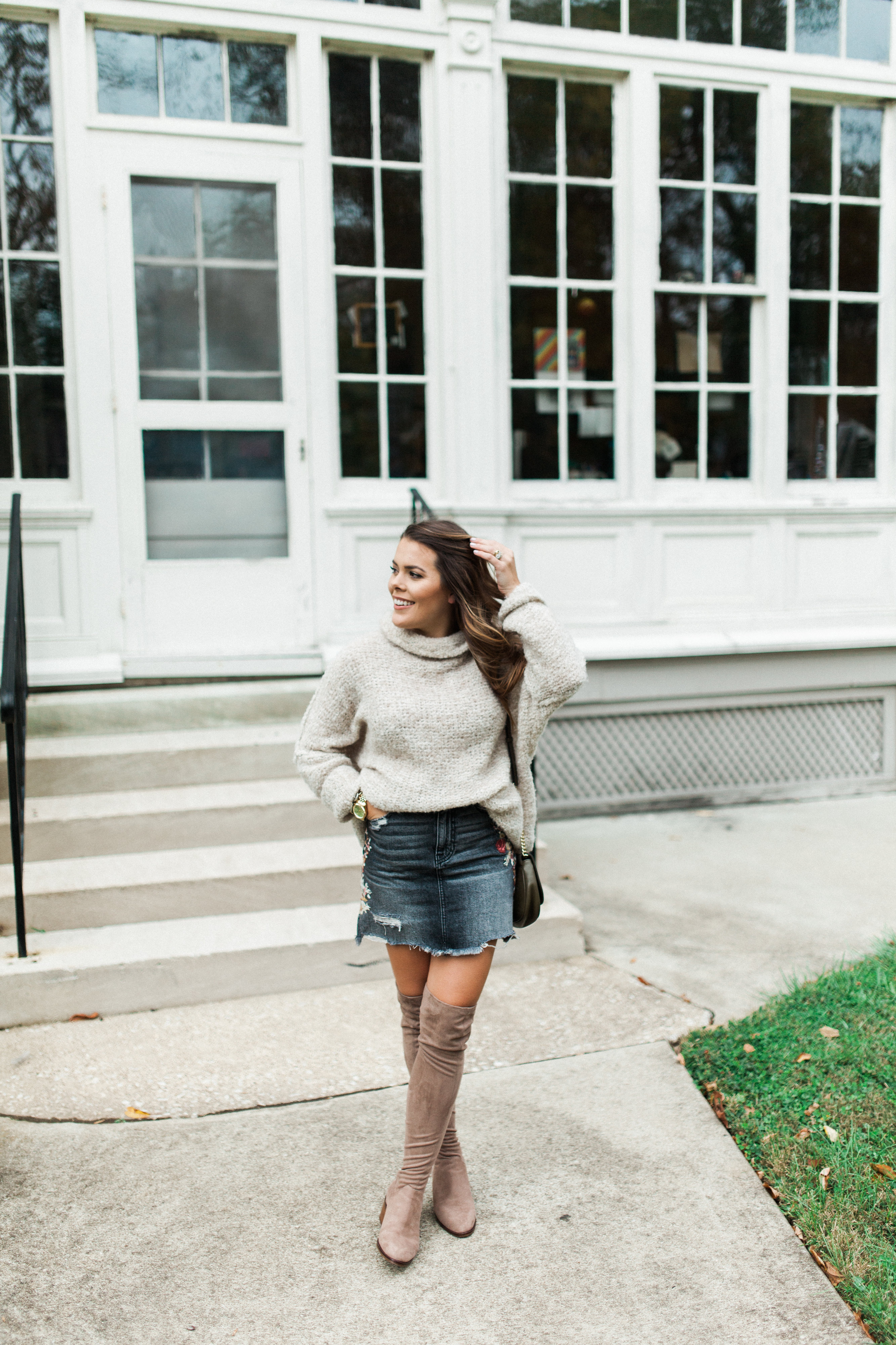 Embroidered Denim Skirt for fall / fall outfit idea 
