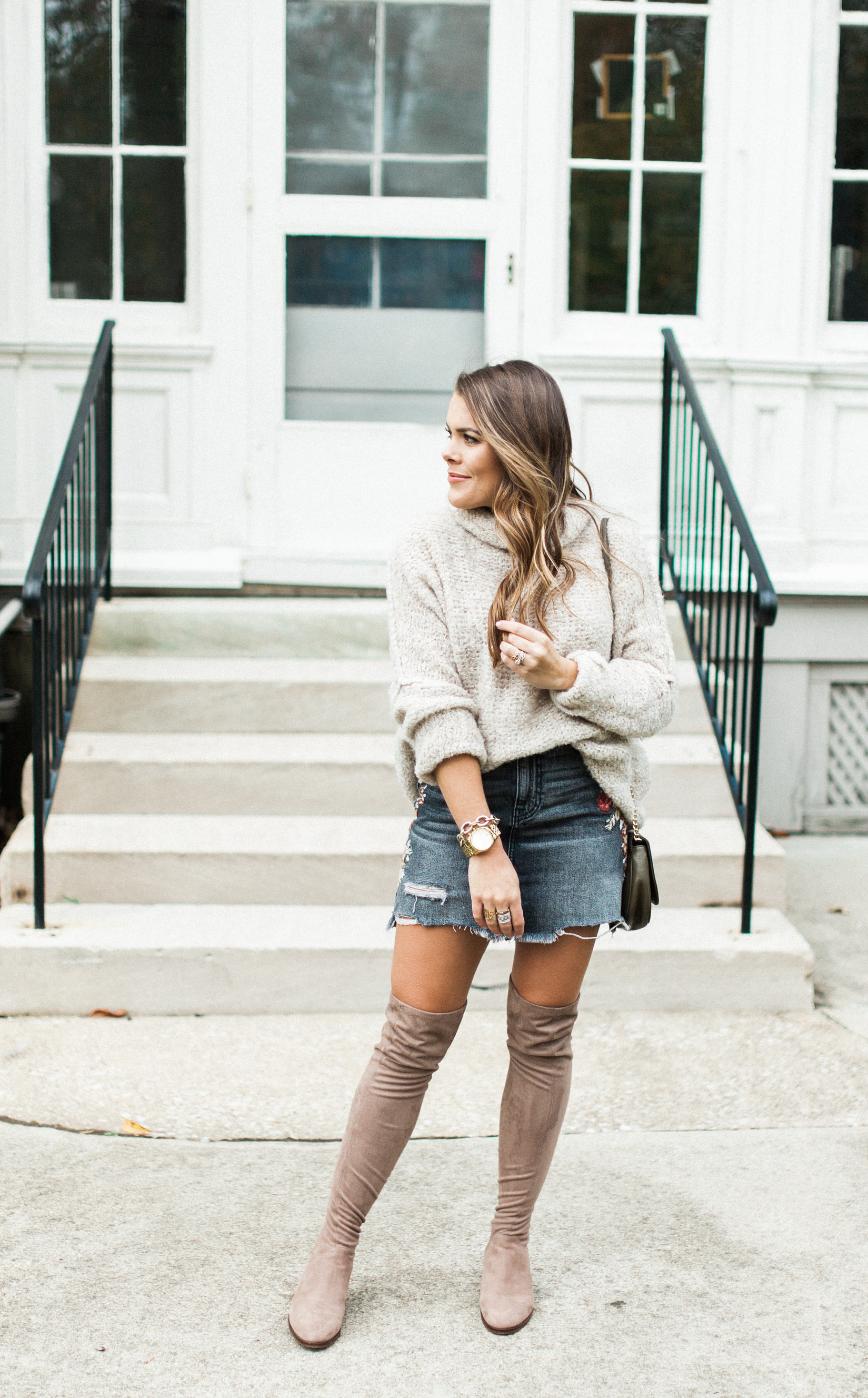 Embroidered Denim Skirt for fall / fall outfit idea 