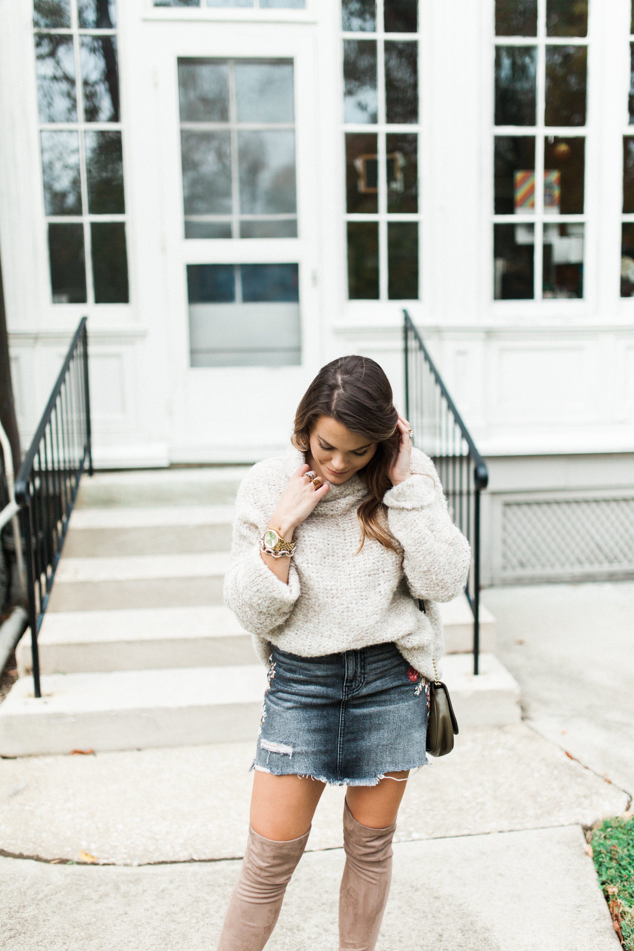 Embroidered Denim Skirt for fall / fall outfit idea 