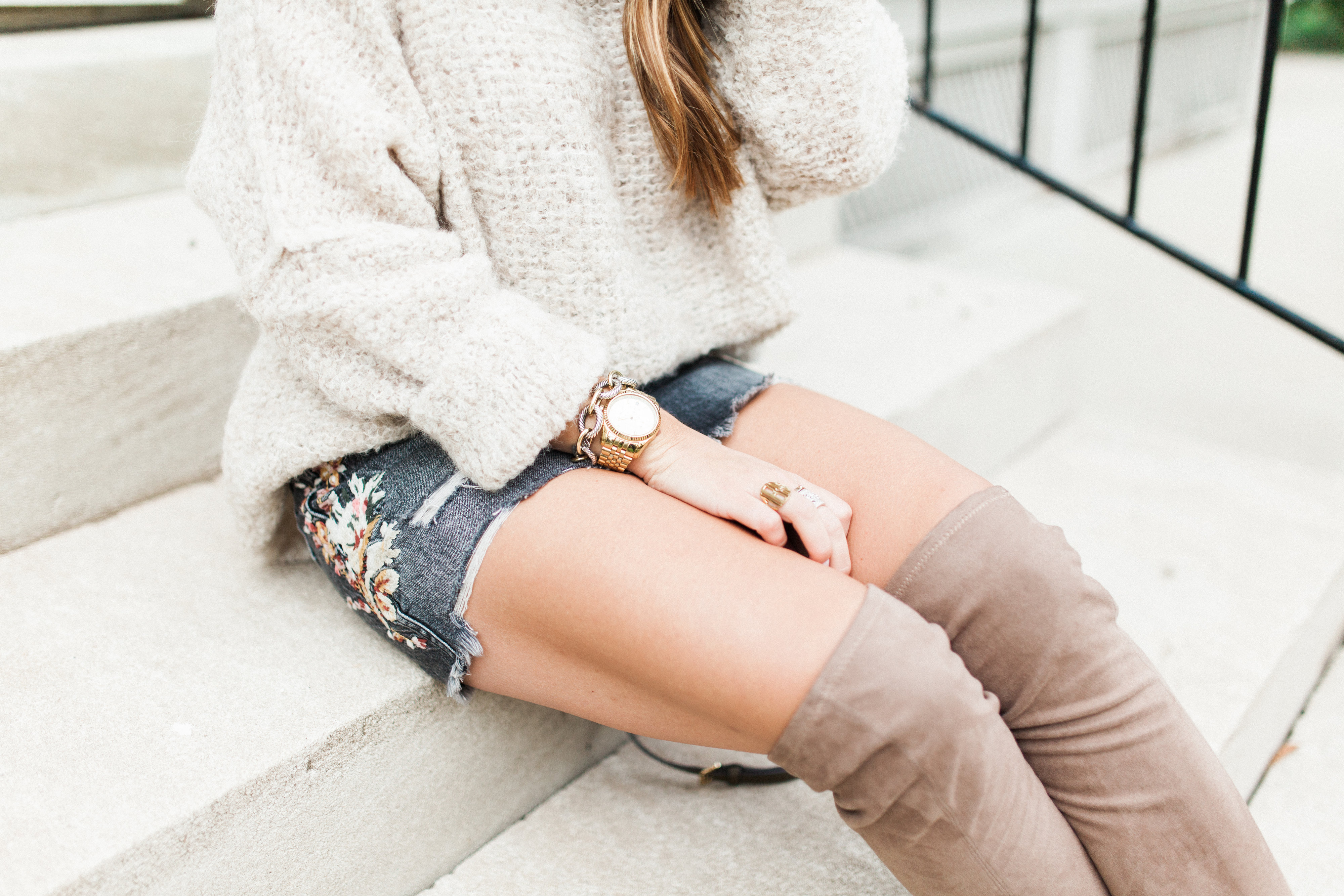 Embroidered Denim Skirt for fall / fall outfit idea 