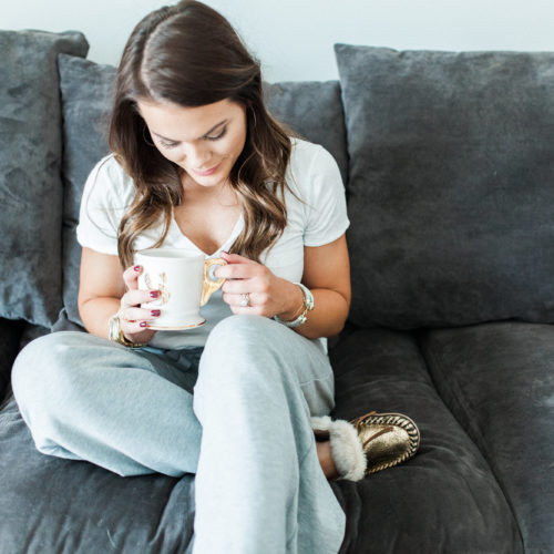 The BEST sweatpants / the perfect white v-neck t-shirt