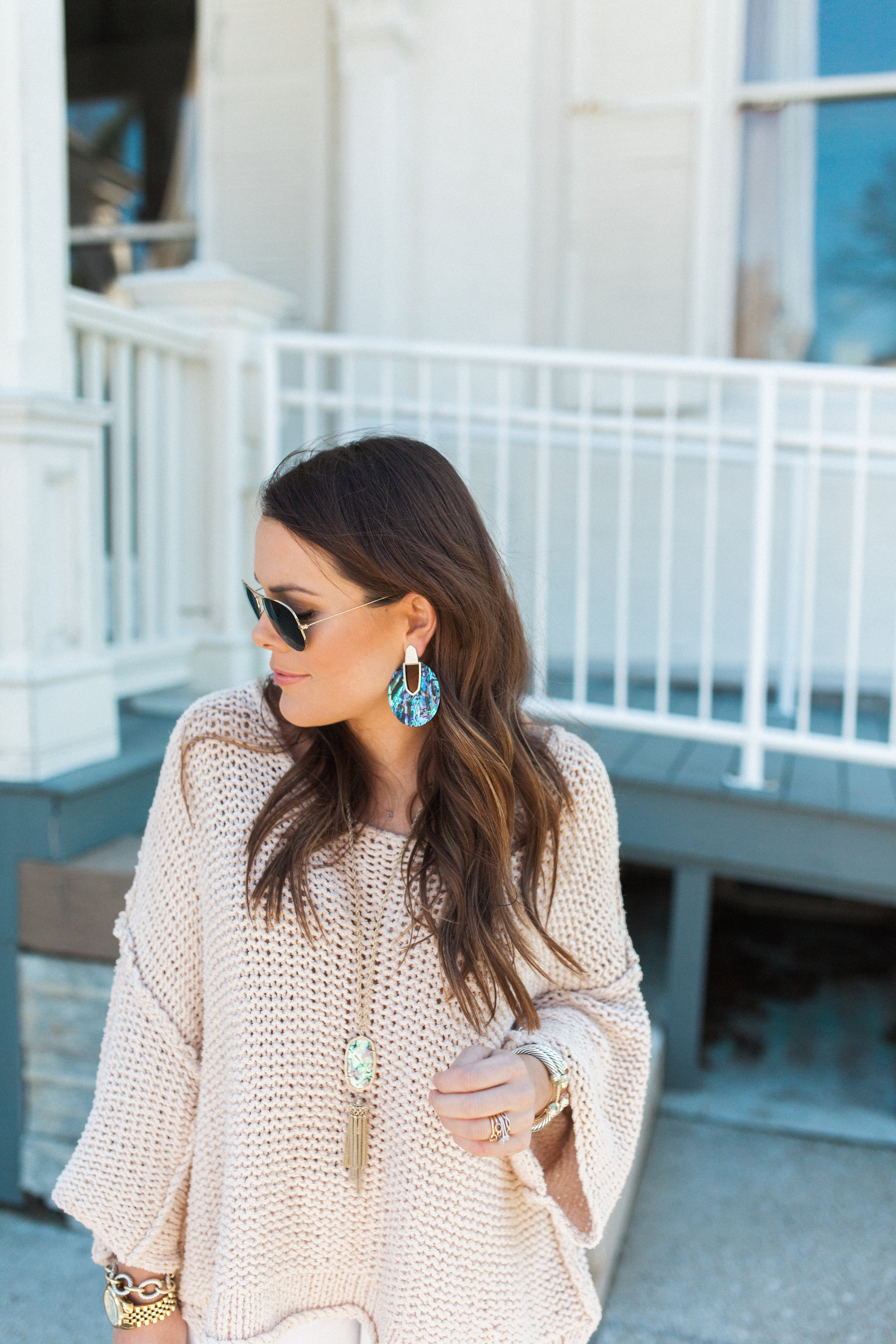 Neutral Spring Outfit / Kendra Scott Jewelry 