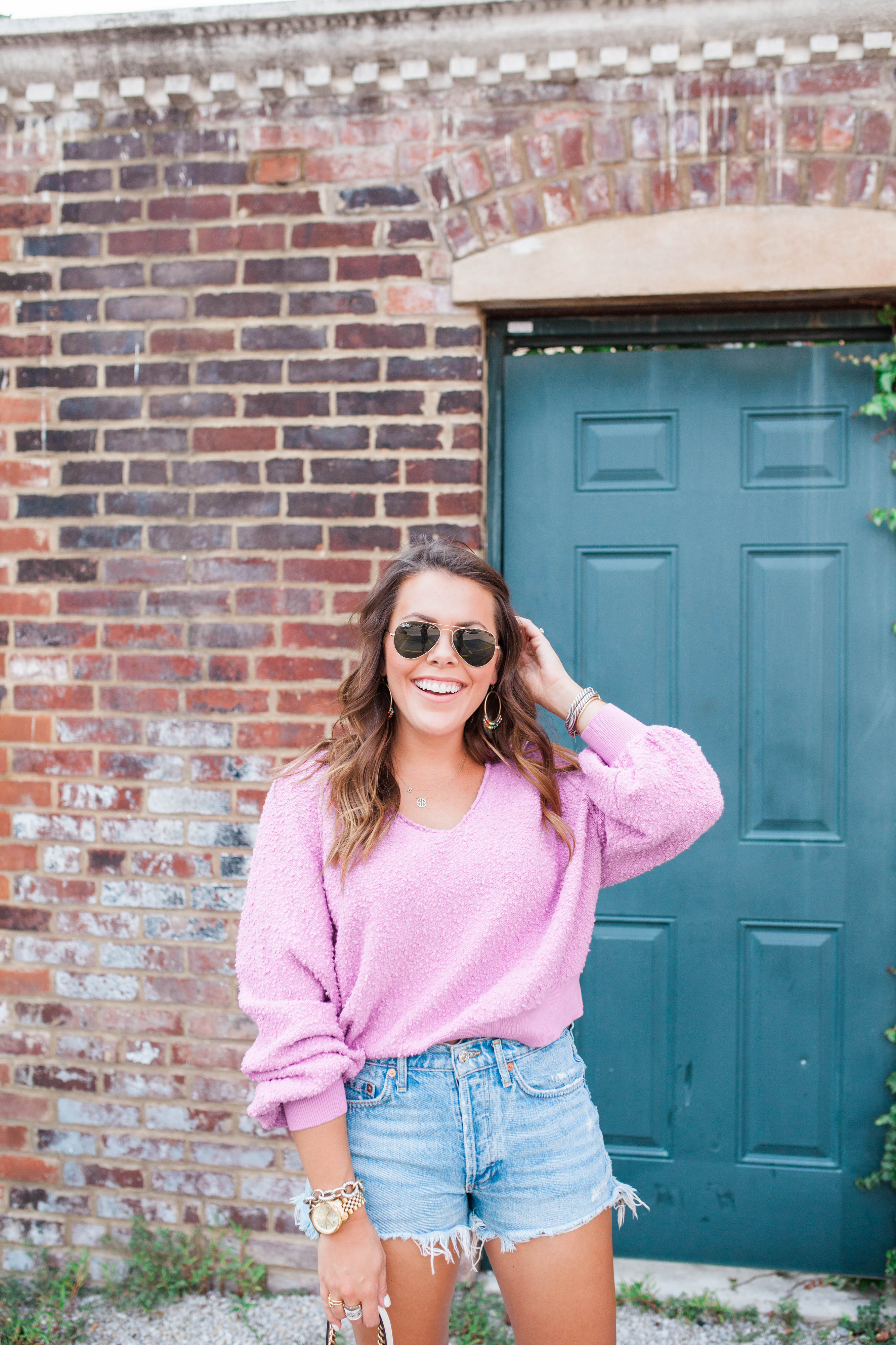 How to wear jean shorts into fall / Free People Sweater / The BEST denim shorts