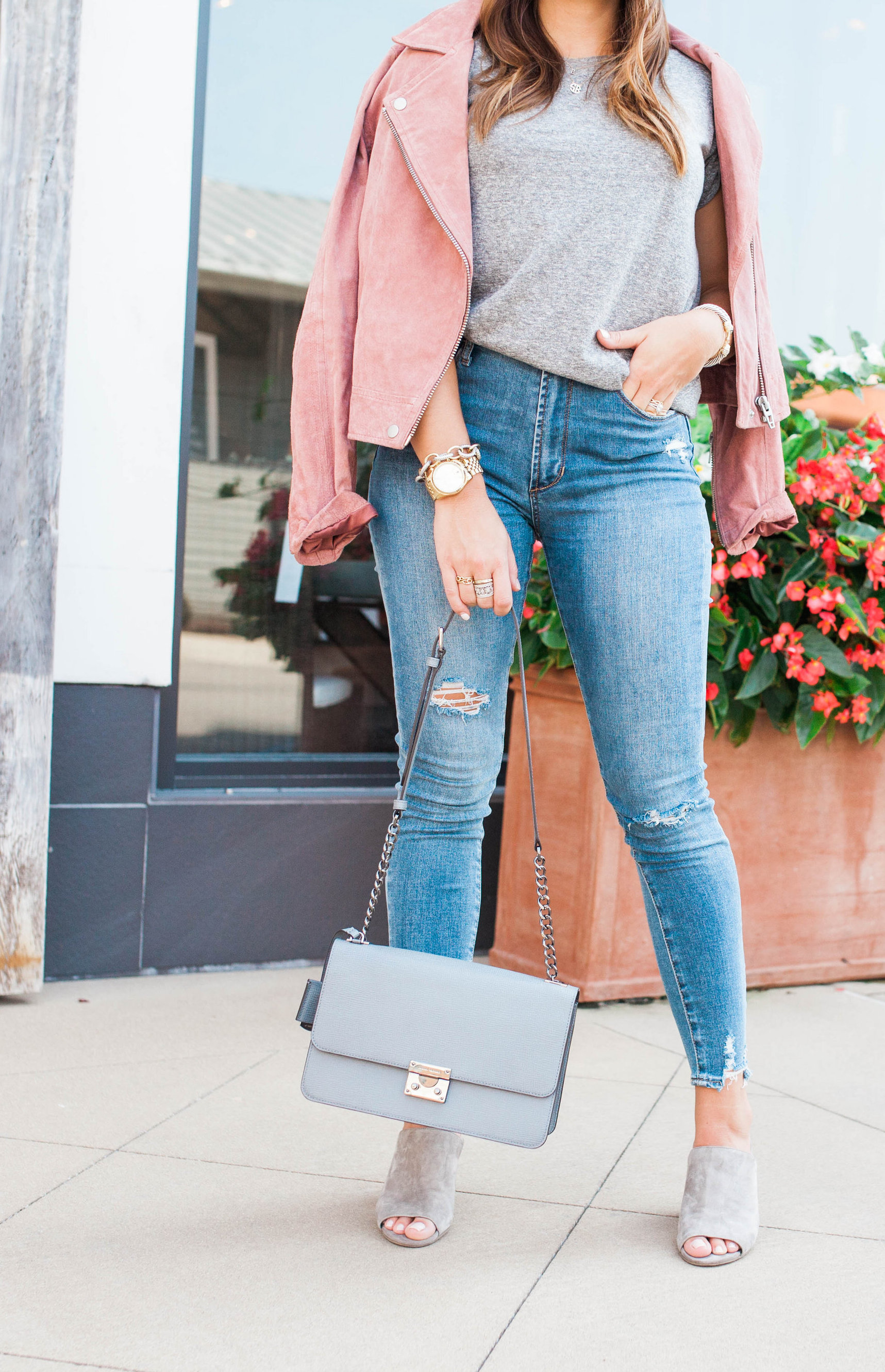 The BEST grey tee / Casual Fall Style 