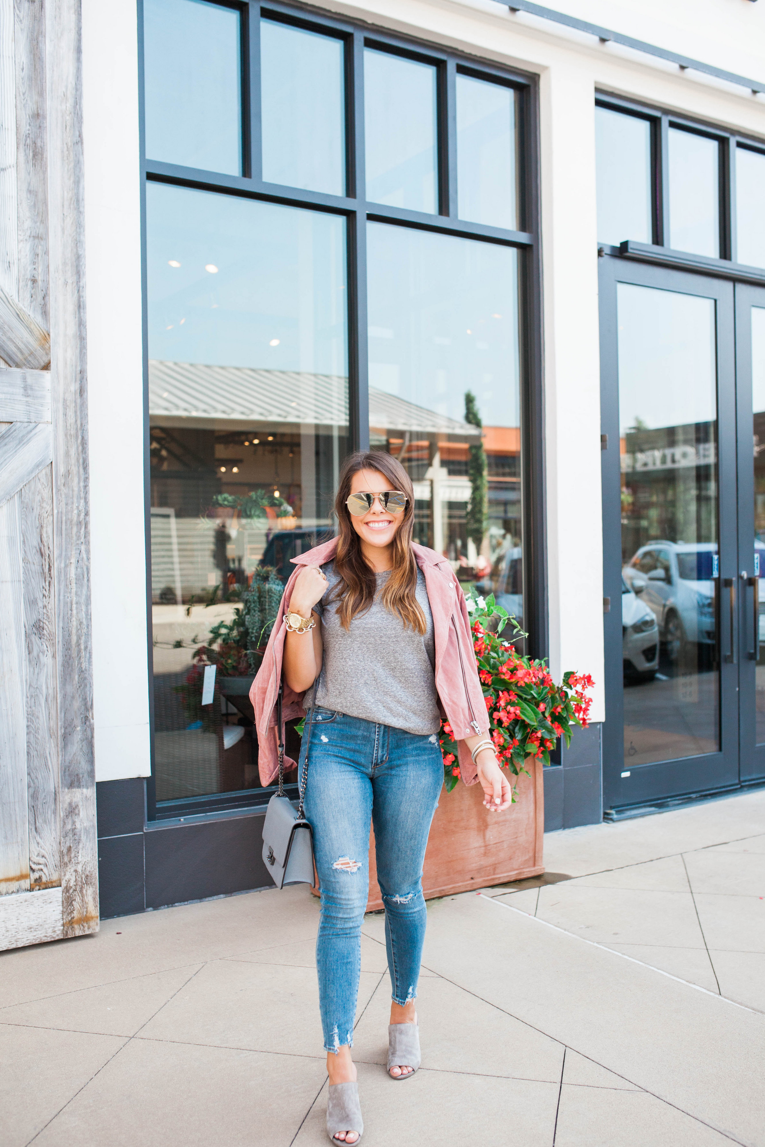 The BEST grey tee / Casual Fall Style 