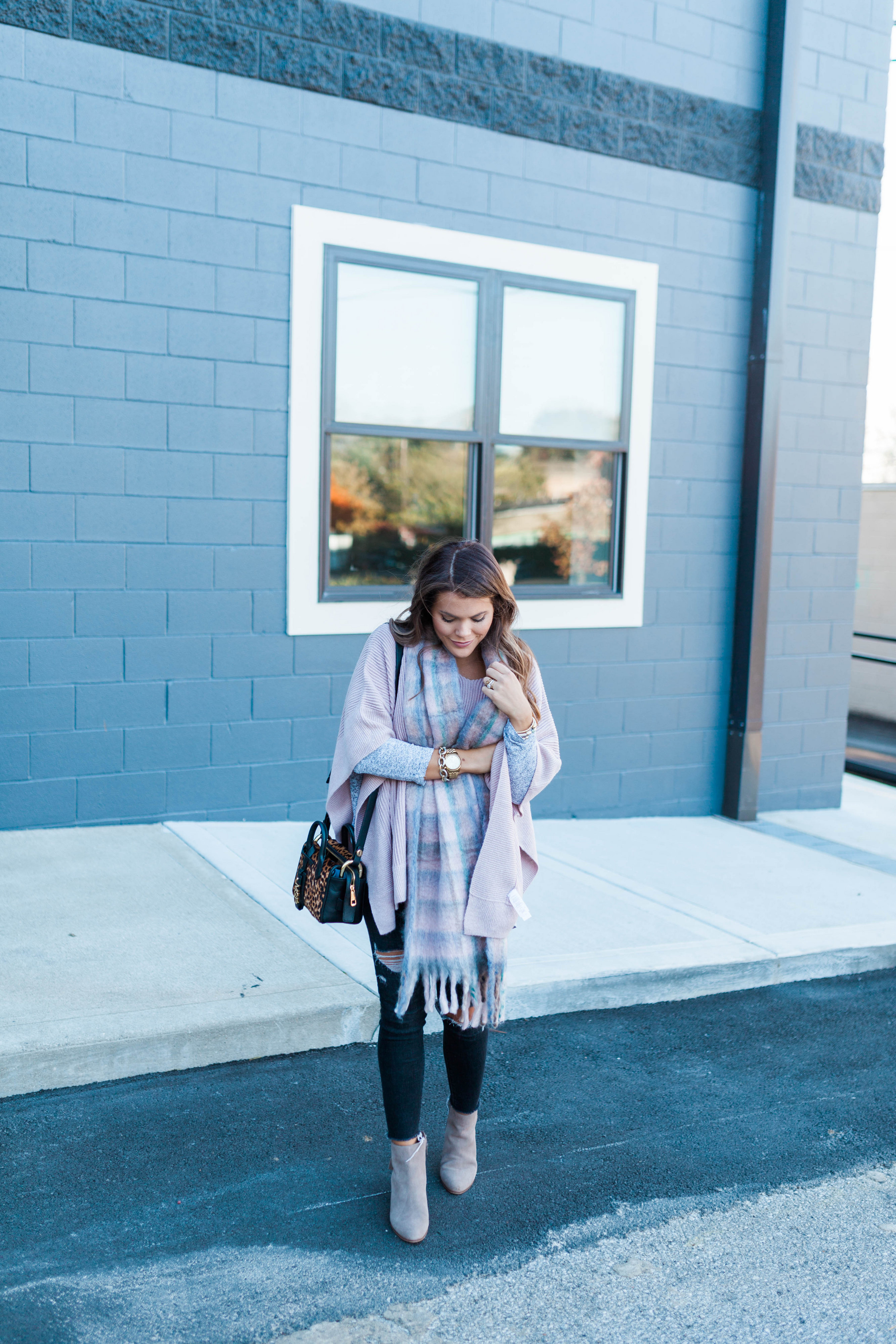 Fall Outfit Idea / Pink Poncho 