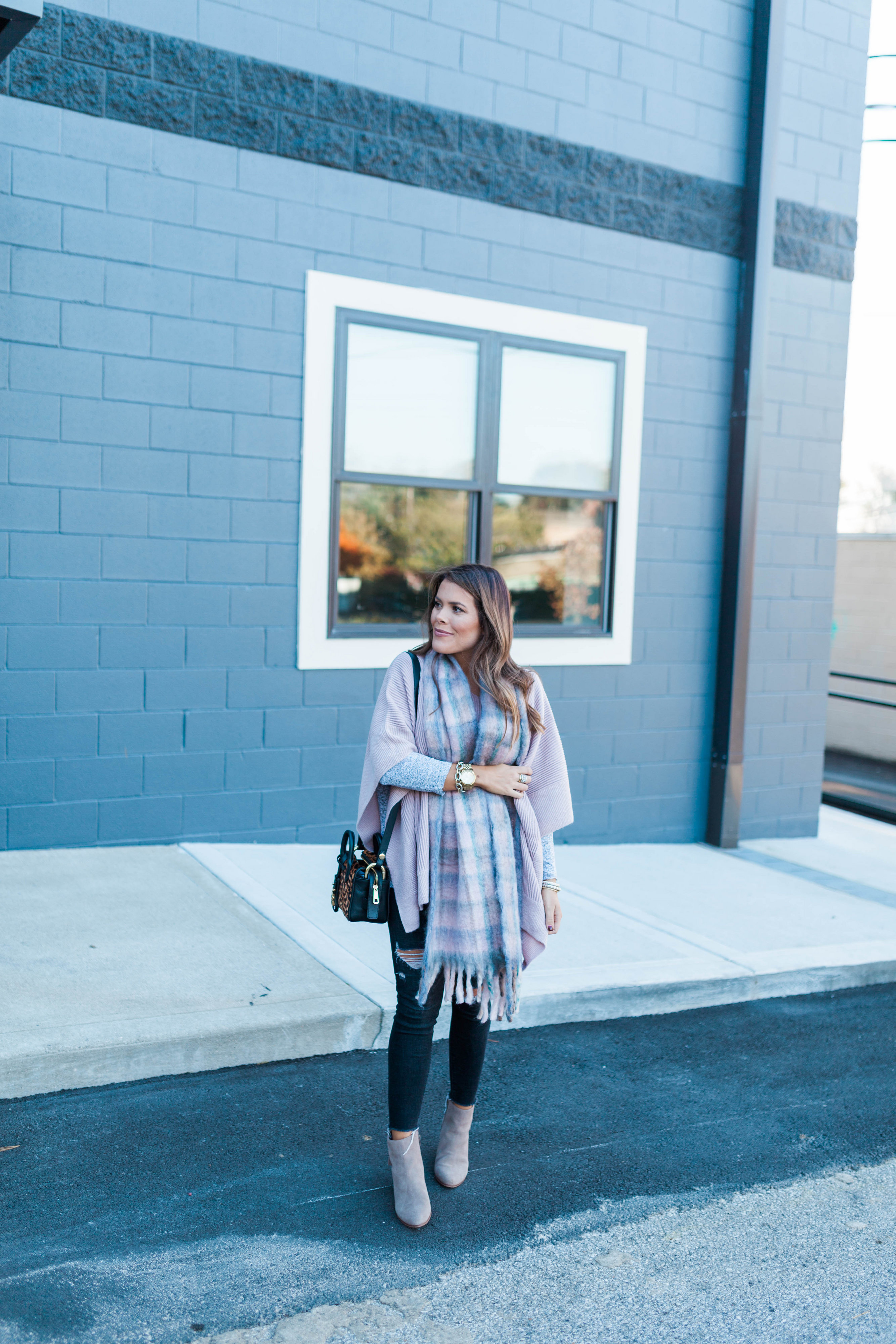 Fall Outfit Idea / Pink Poncho 