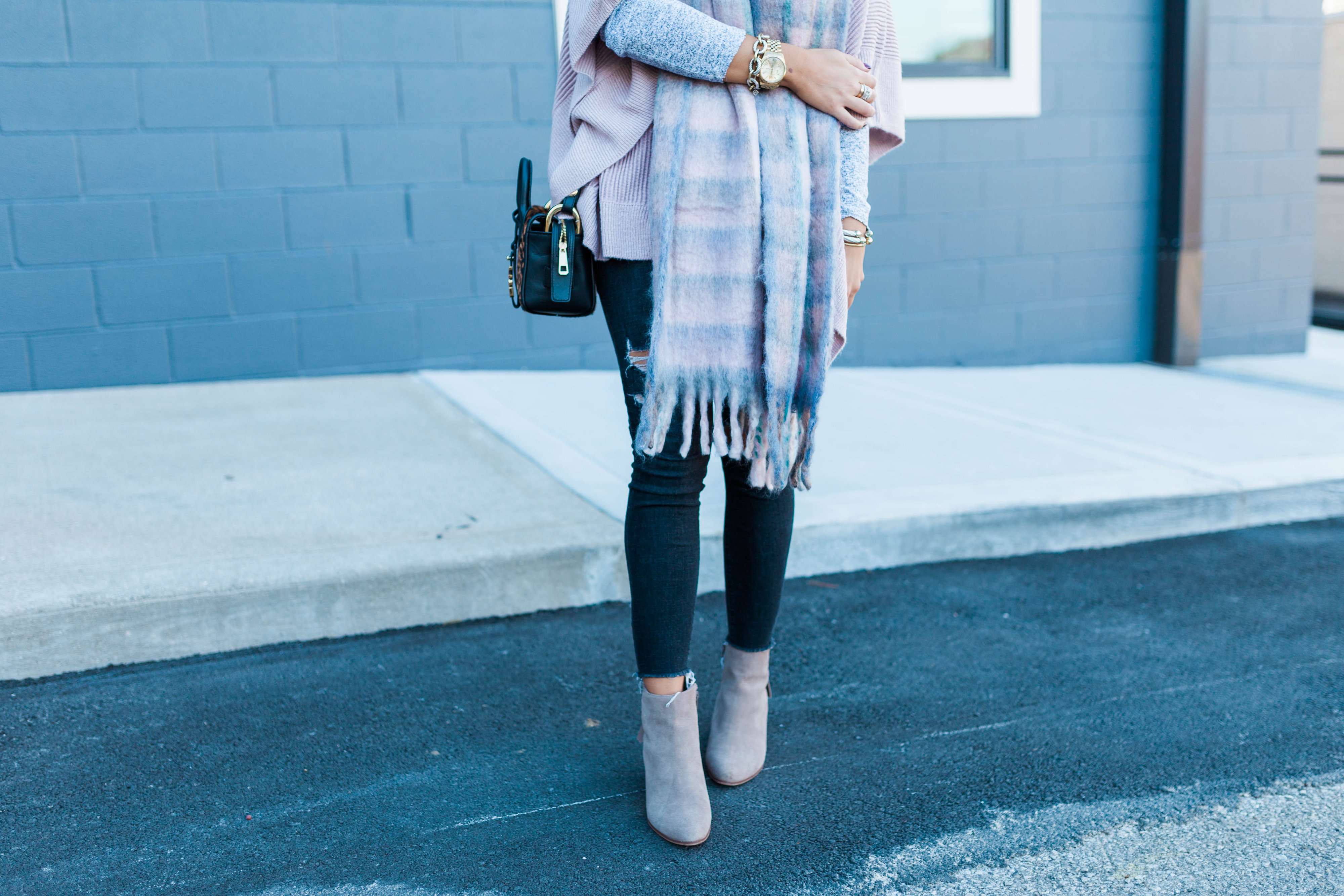 Fall Outfit Idea / Pink Poncho 