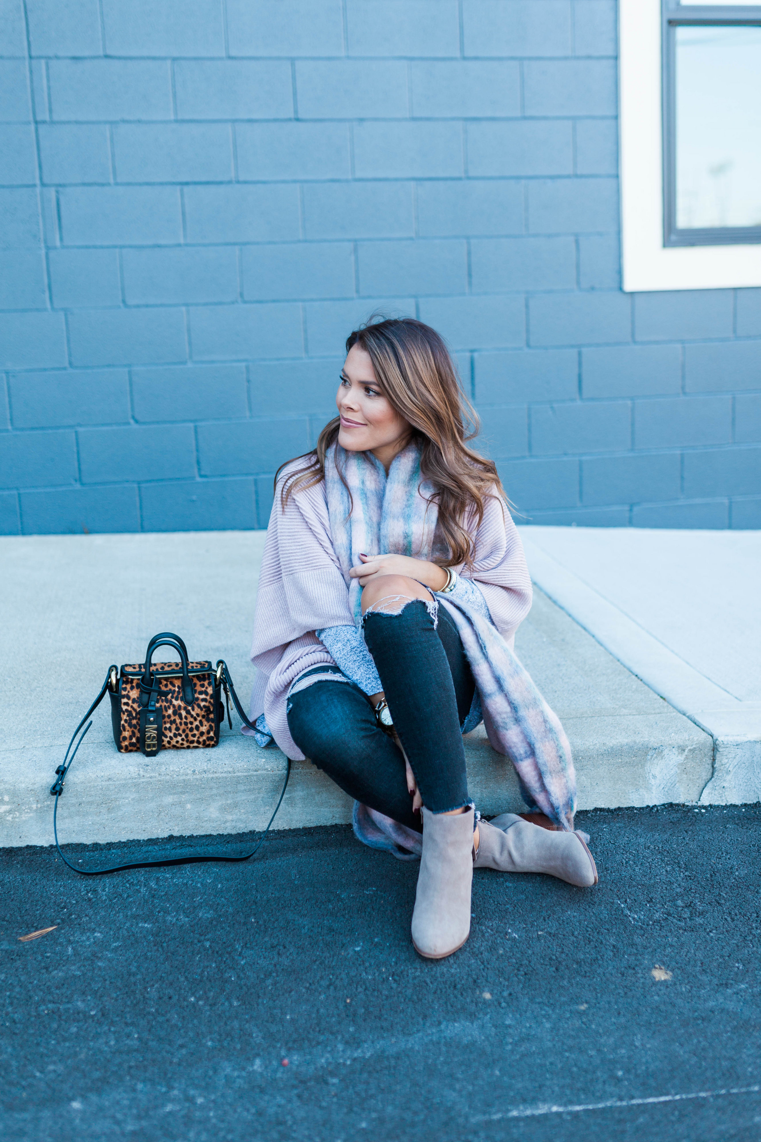 Fall Outfit Idea / Pink Poncho 