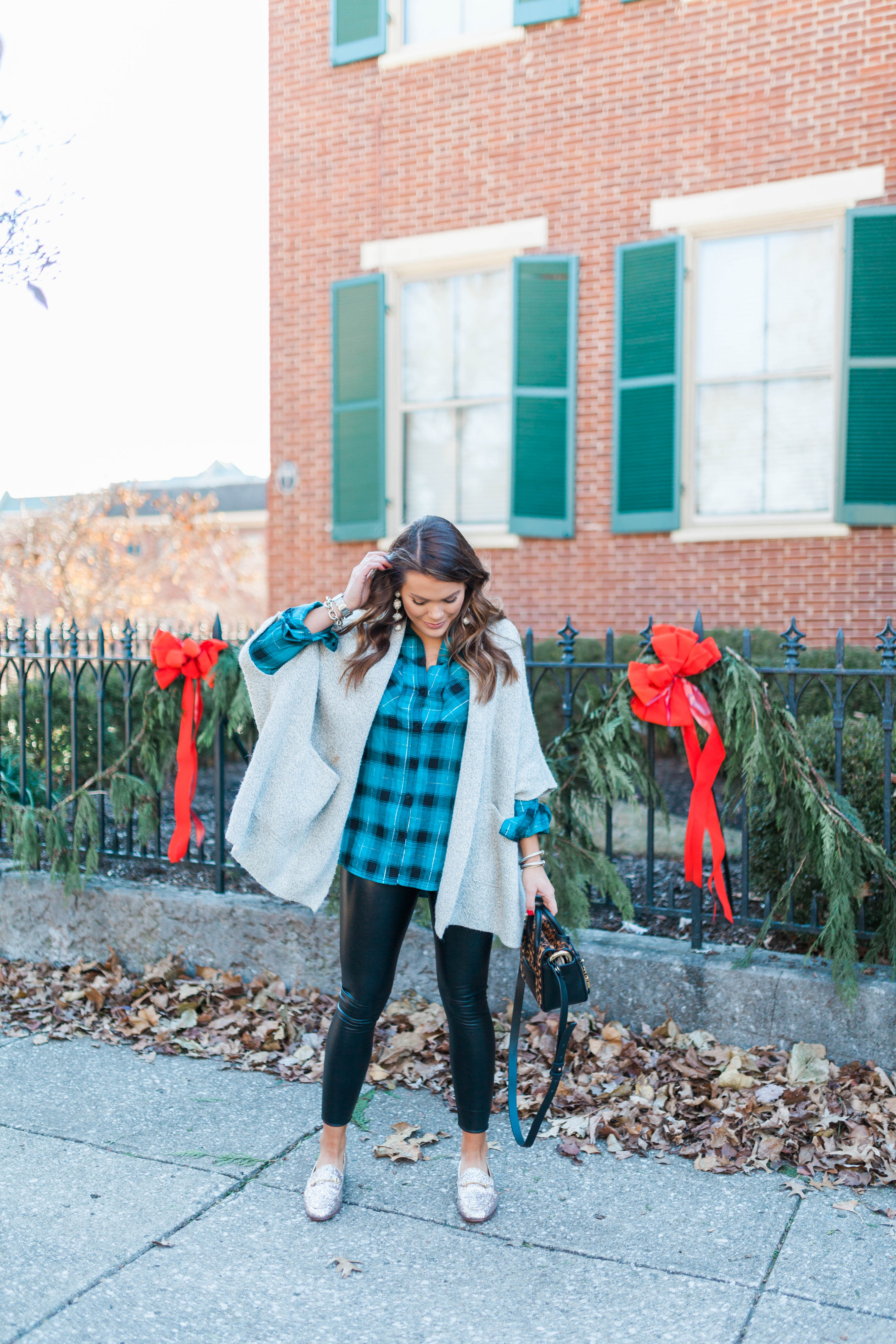 Holiday Plaid Shirt / Festive Outfit Inspo