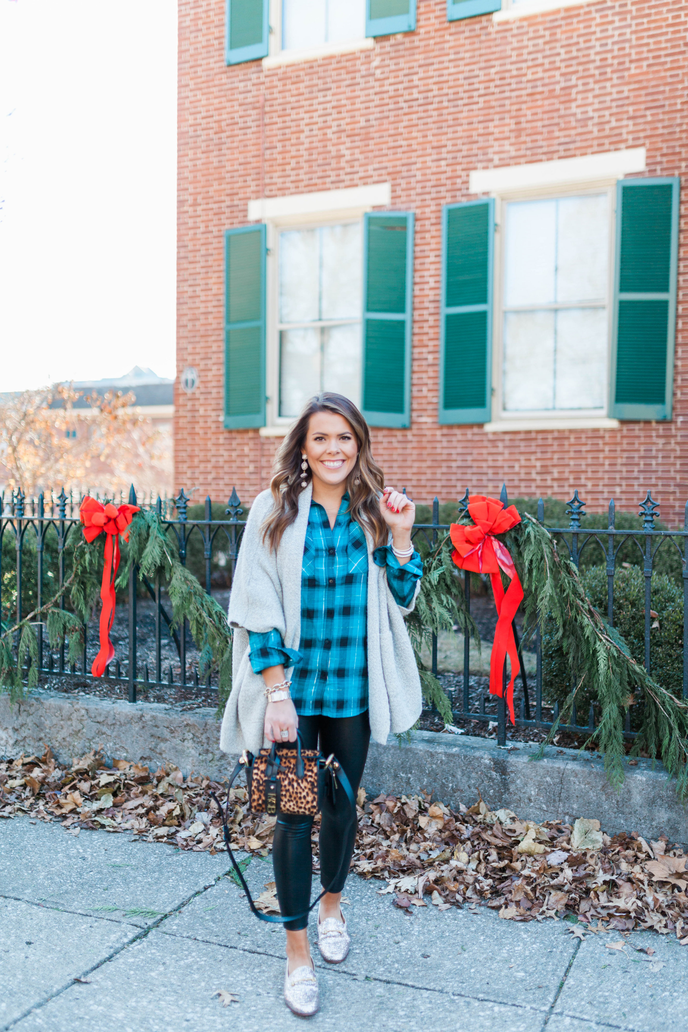 Holiday Plaid Shirt / Festive Outfit Inspo