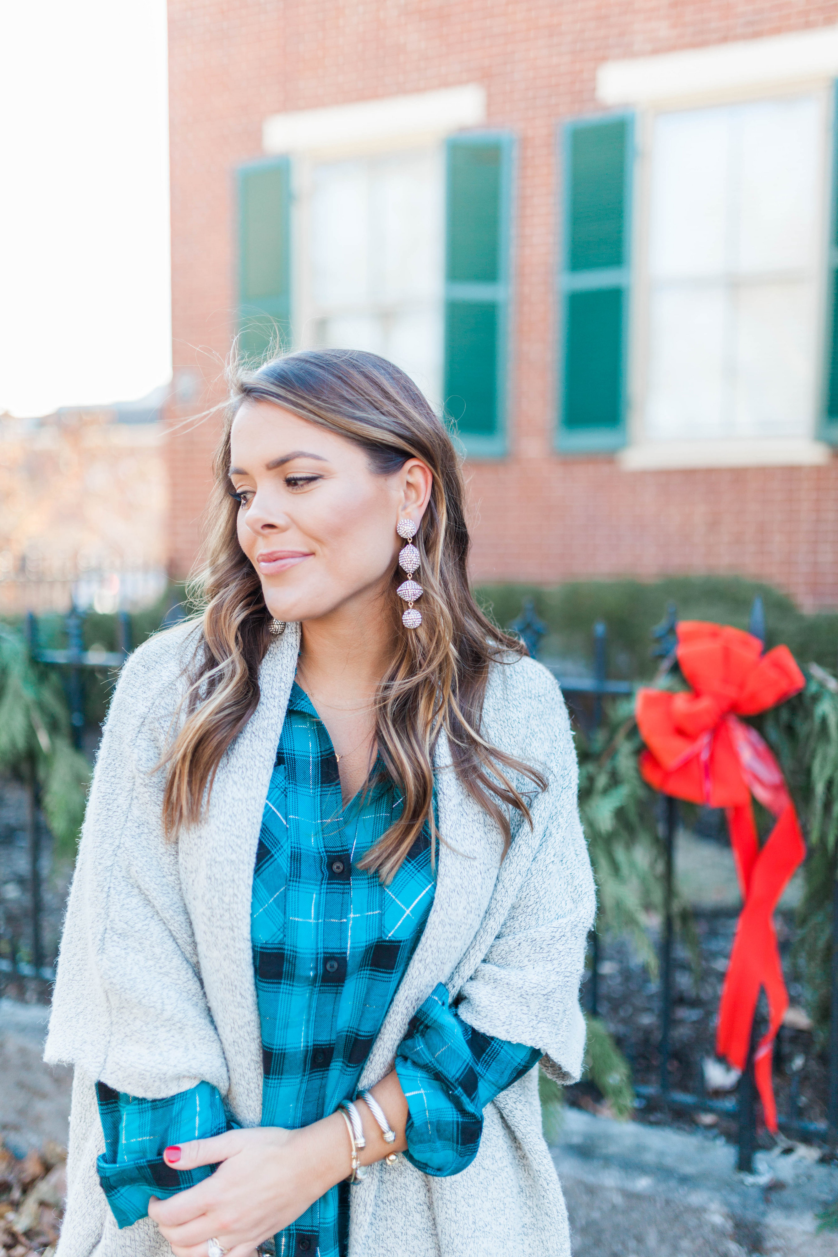 Holiday Plaid Shirt / Festive Outfit Inspo