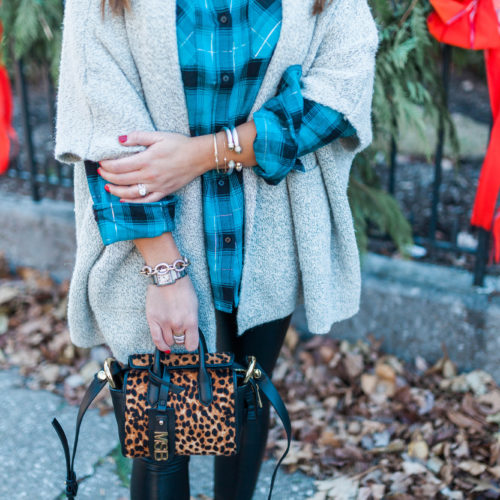 Holiday Plaid Shirt / Festive Outfit Inspo