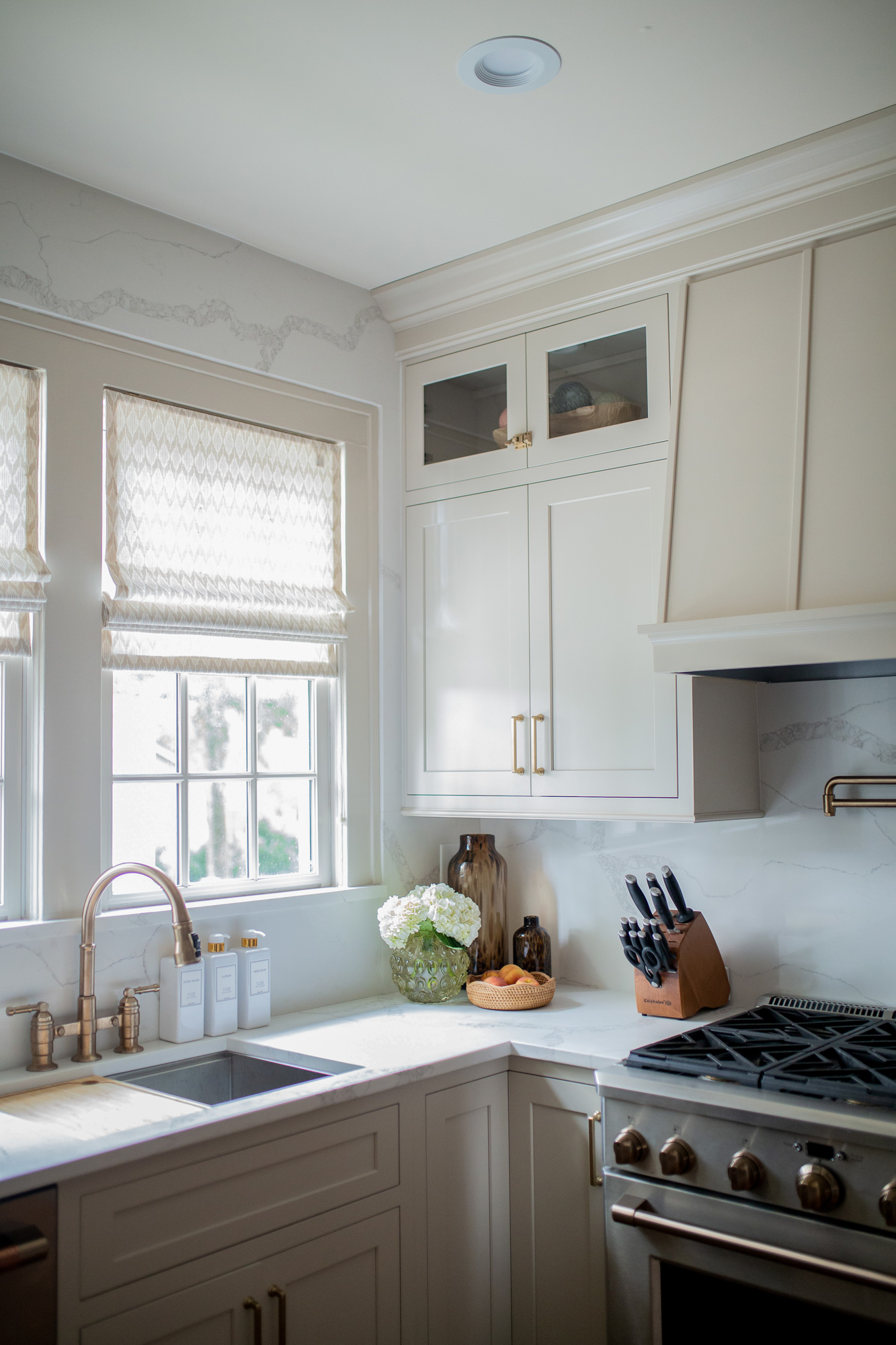 Modern Traditional Kitchen / Glitter & Gingham 