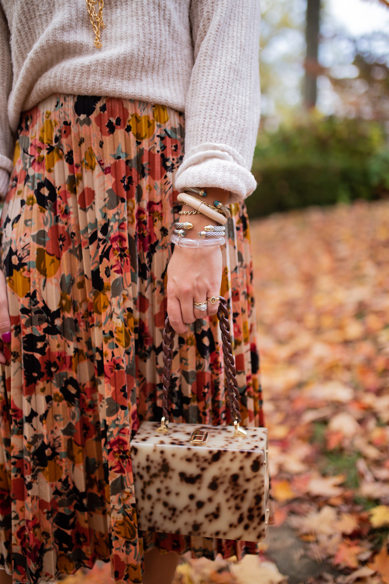 How to Style a Midi Skirt for Fall / Glitter & Gingham 