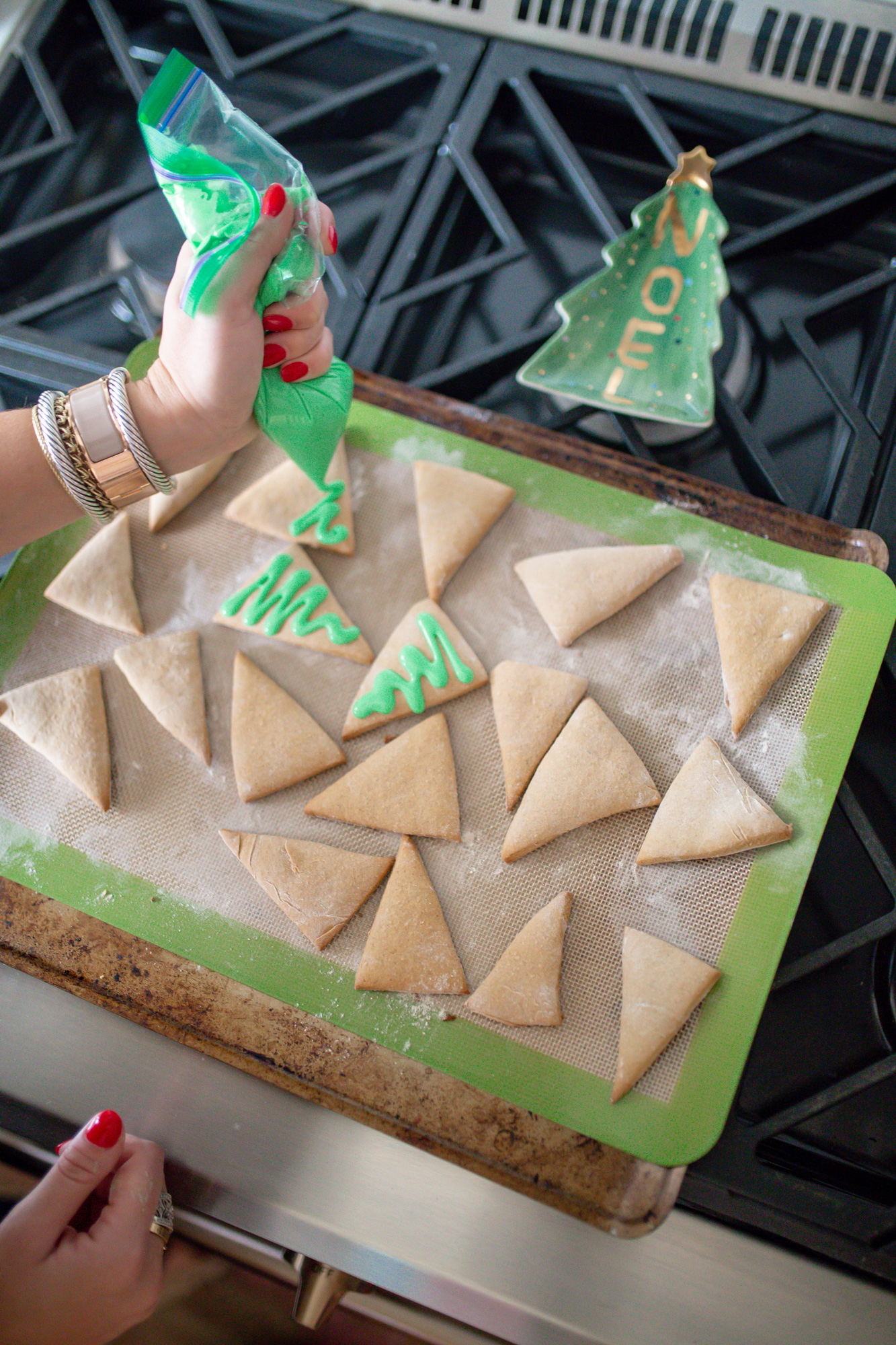 Gingerbread Christmas Tree Cookies / Glitter & Gingham 