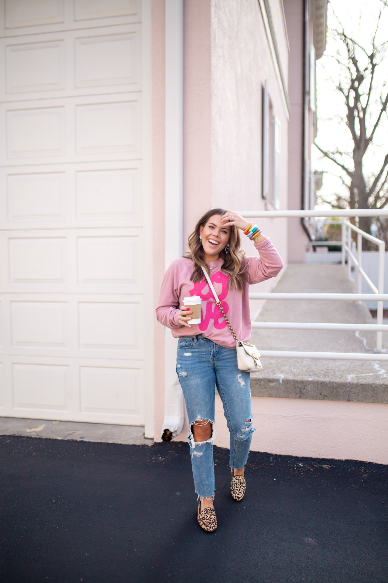 My favorite ways to accessorize jeans & a sweatshirt / Glitter & Gingham 