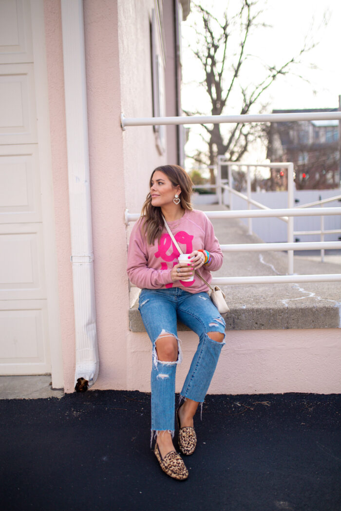 How to Accessorize a Graphic Sweatshirt