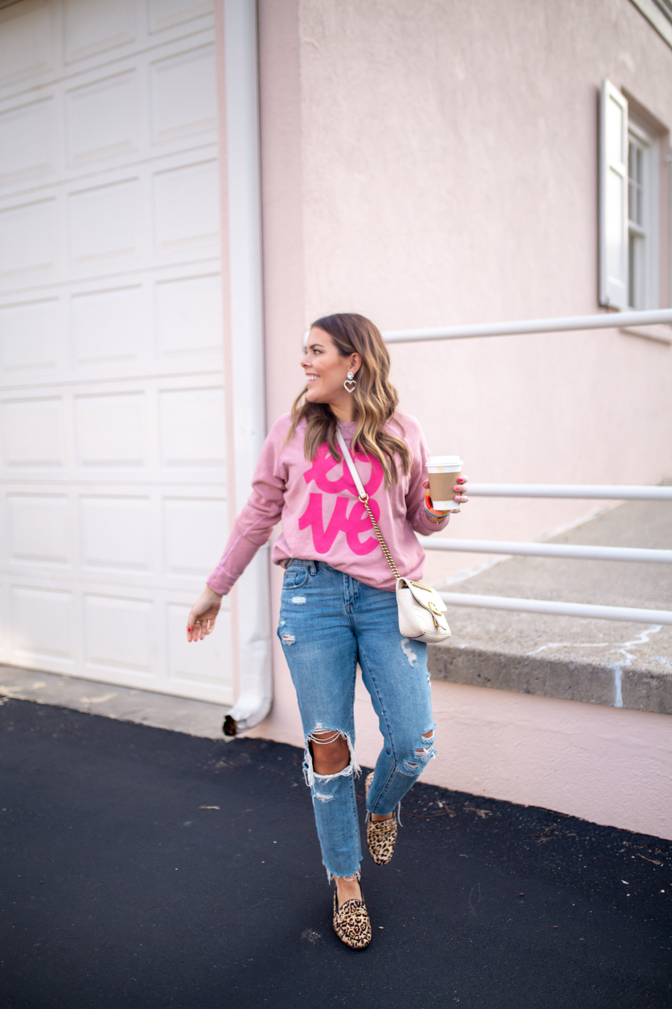 How to accessorize a graphic sweatshirt / Glitter & Gingham 