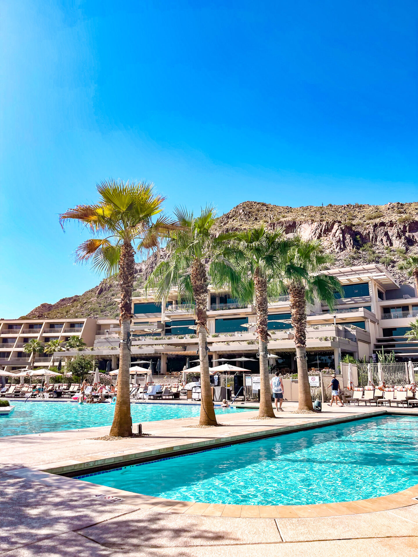 The Phoenician Resort / Glitter & Gingham 
