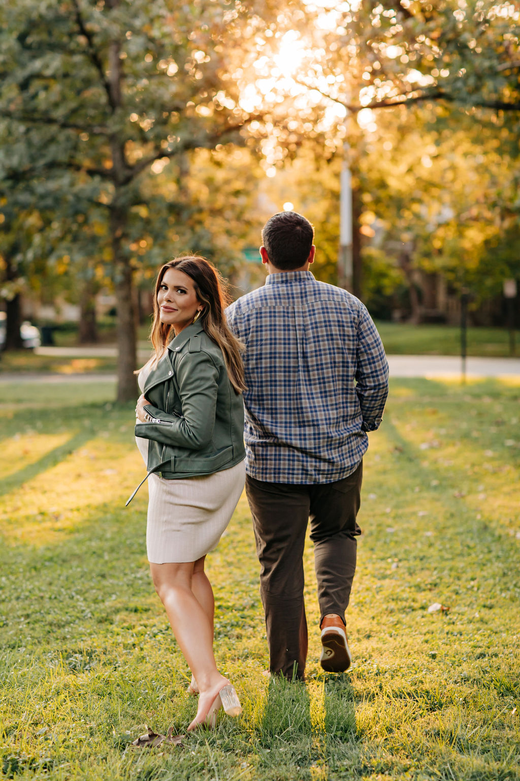 Maternity Photo Shoot Tips / Glitter & Gingham 